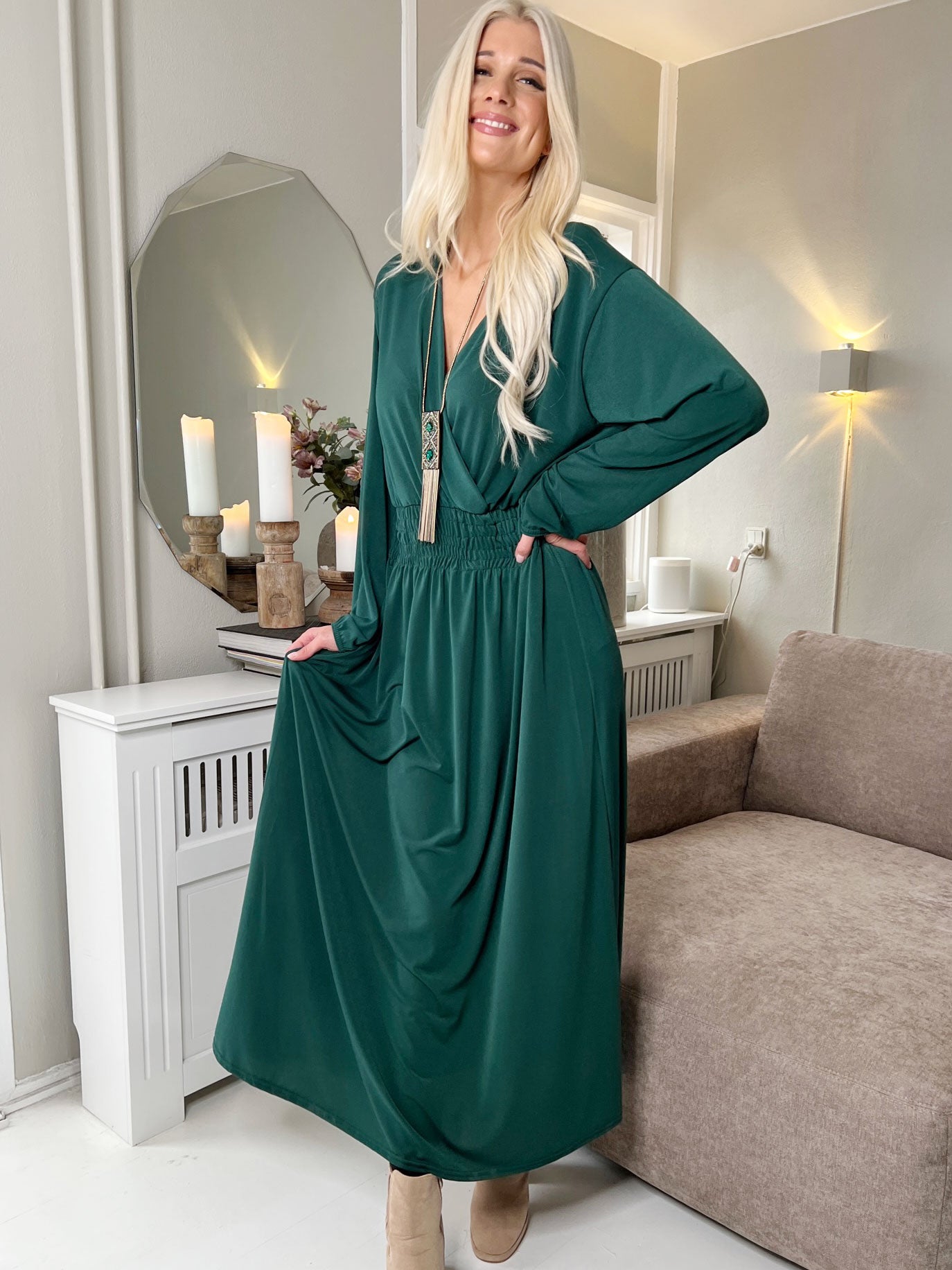 Pams Long Sleeve - Lang elastisk plus size kjole i krølfrit stof